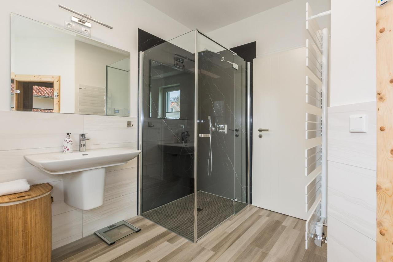 Luxus-See-Domizil Mit Sauna, Kamin Und Boot-130 Qm Fuer 6 Personen كراكو آم زيه المظهر الخارجي الصورة